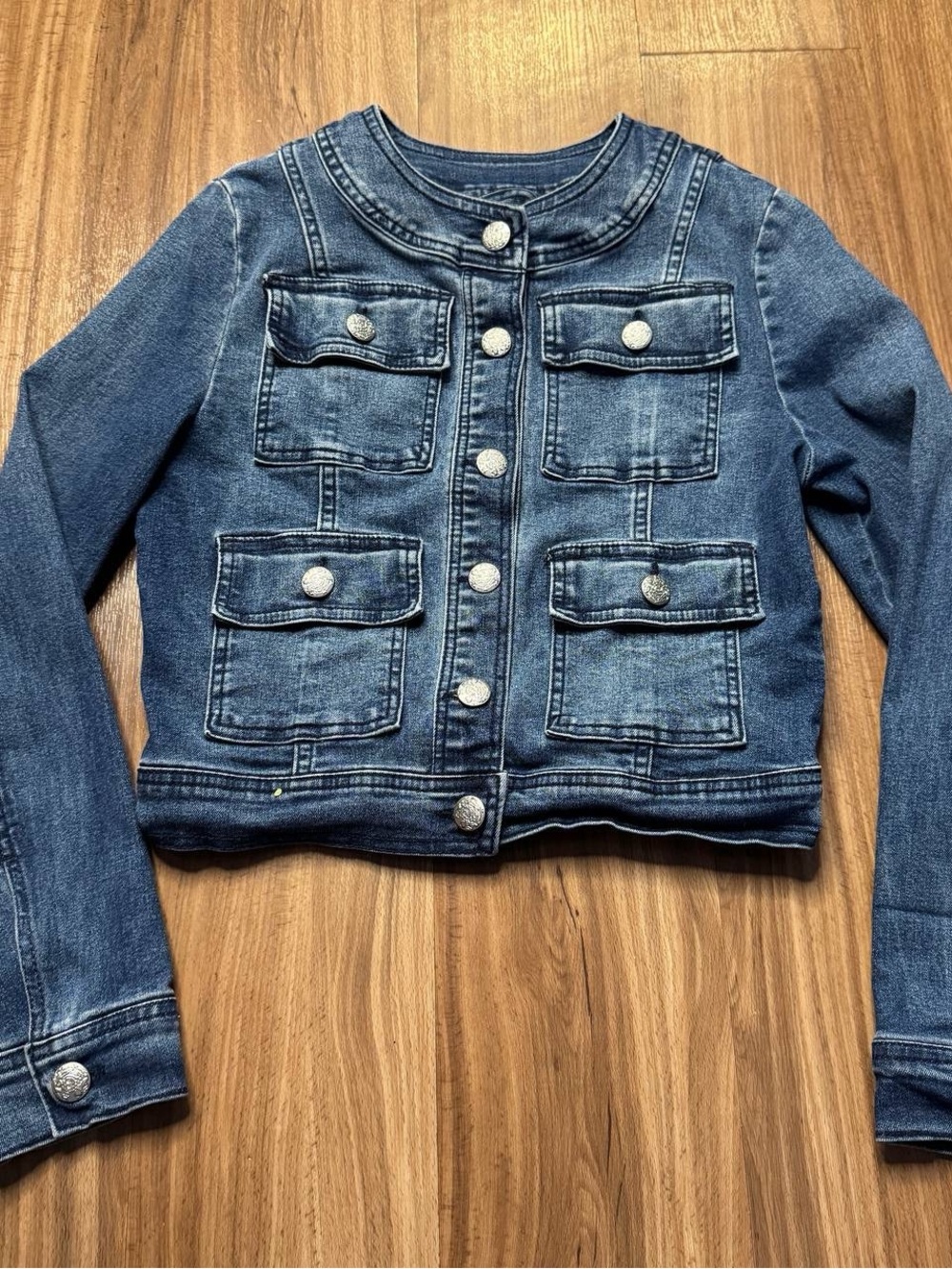 Women's Blue Denim Button-Front Jean Jacket with Patch Pockets- Cropped